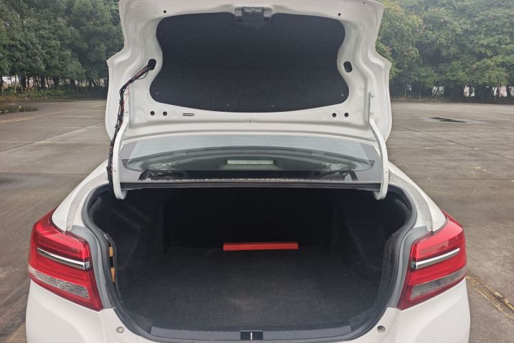 丰田 威驰 2019款 1.5L CVT创行版机舱底盘23