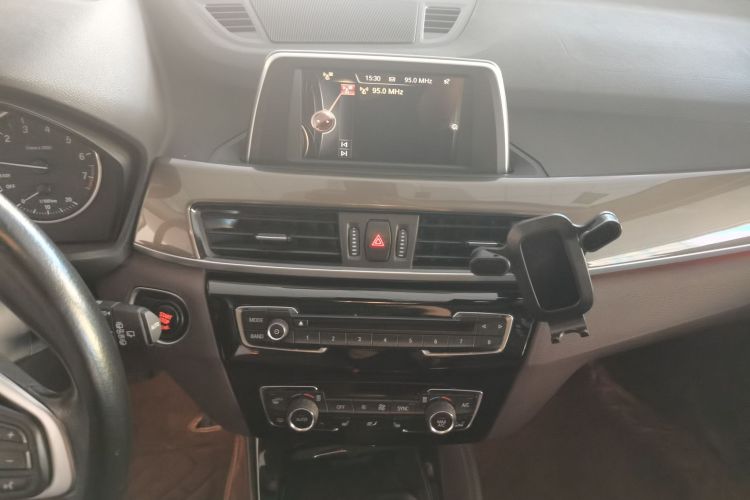 宝马X1 2018款 xDrive20Li 尊享型中控内饰16