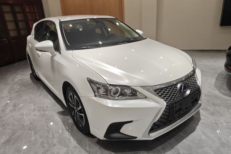 雷克萨斯CT 2017款 CT200h 精英版 单色 国VI车身外观3