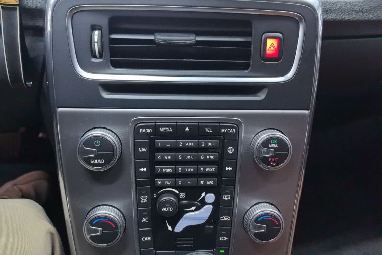 沃尔沃S60 2019款 S60L T5 智远版中控内饰16