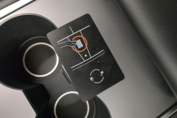 特斯拉 Model Y 2021款 长续航全轮驱动版中控内饰11