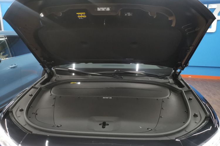 理想汽车 理想ONE 2021款 增程6座版机舱底盘24