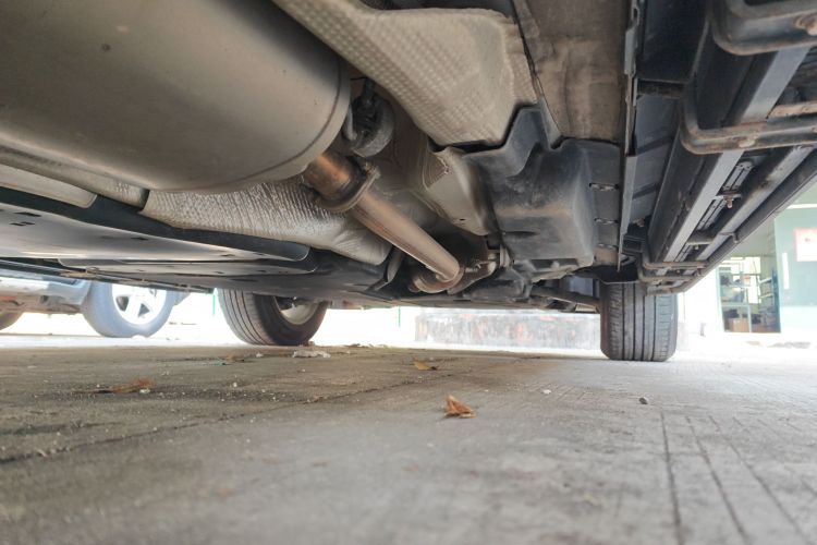 丰田 汉兰达 2023款 2.5L智能电混双擎四驱精英版 7座局部细节9002