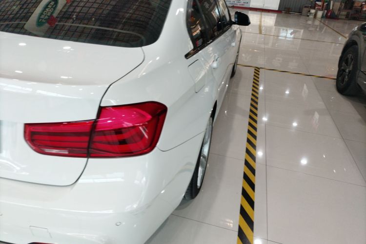 宝马3系 2019款 320Li M运动套装车身外观9