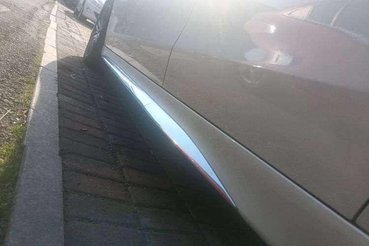 奔驰C级 2023款 改款二 C 260 L 运动版局部细节9002