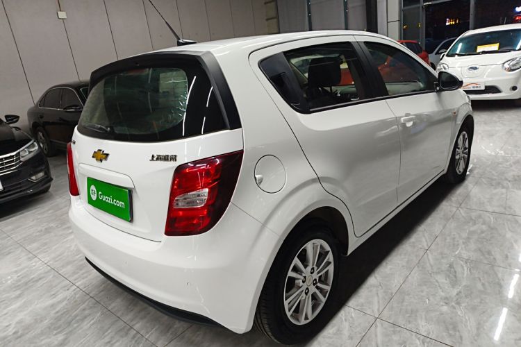 雪佛兰 爱唯欧 2014款 两厢 1.4SE AT 畅悠版车身外观7