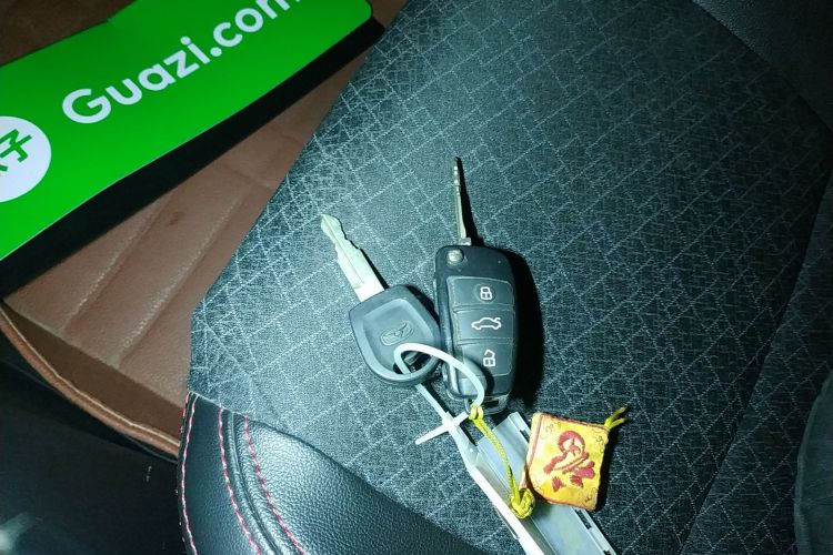 凯翼C3R 2015款 1.5L 手动金钻版中控内饰11