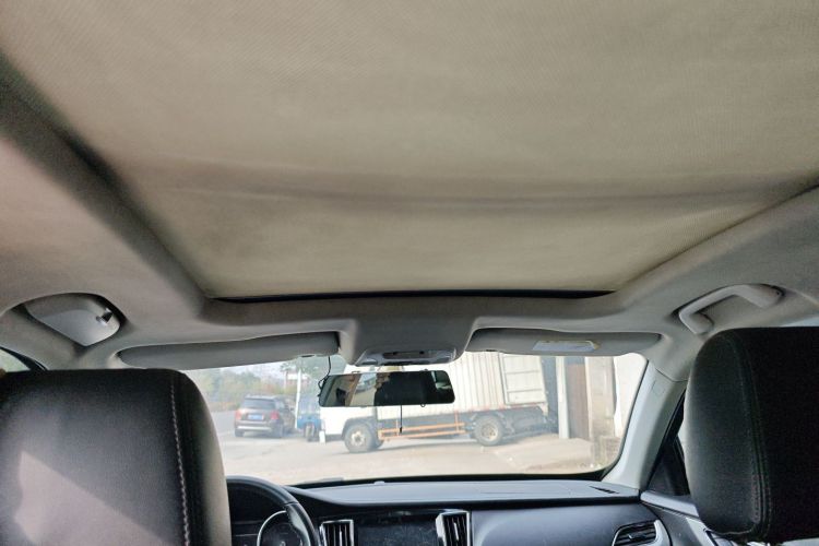 众泰SR7 2016款 1.5T CVT魔方之心版 国V中控内饰22