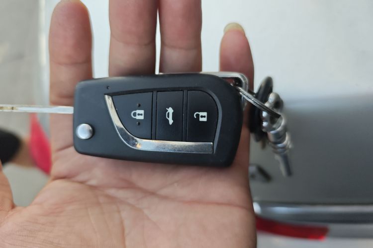 丰田 卡罗拉 2012款 炫装版 1.8L CVT GL-i中控内饰7001