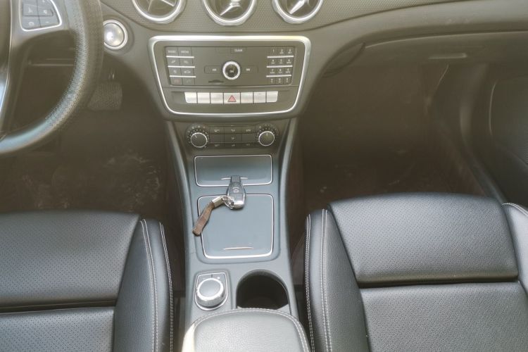 奔驰GLA 2018款 GLA 200 时尚型中控内饰18