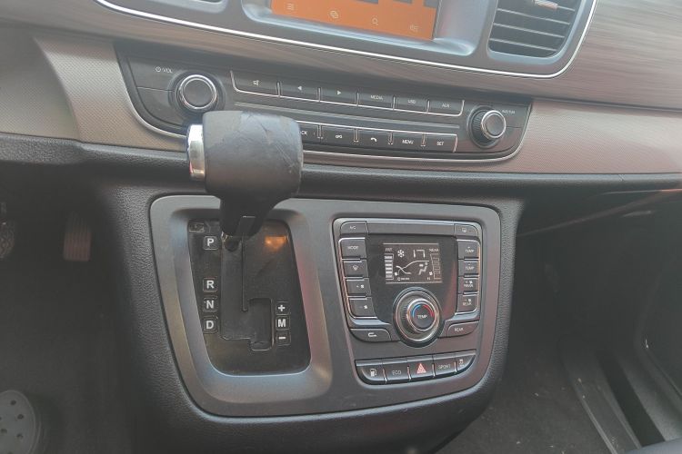 上汽大通MAXUS 大通G10 2018款 PLUS 2.0T 自动精英版中控内饰18