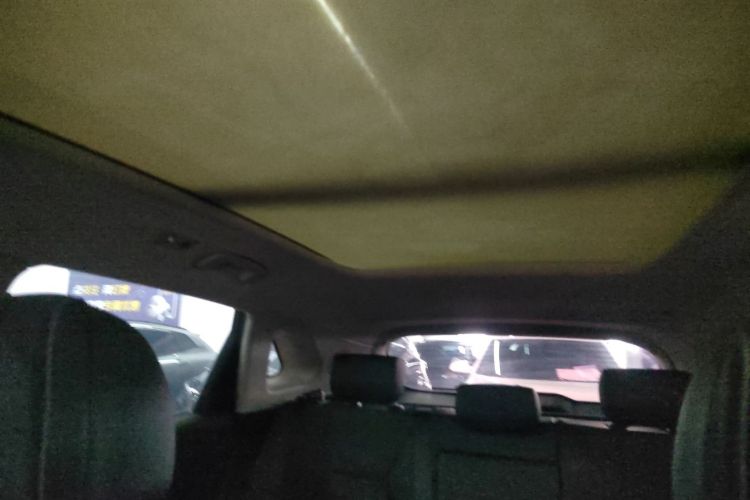 红旗HS5 2022款 改款 2.0T 智联旗享版中控内饰22