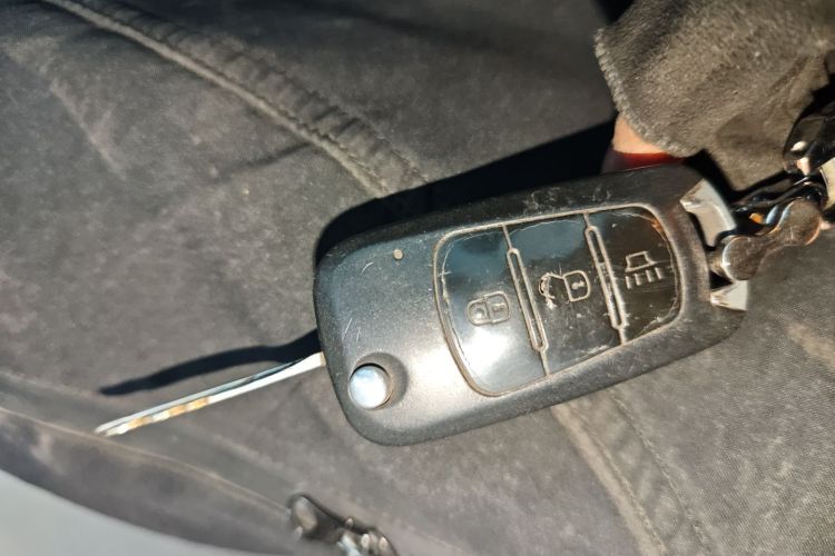 陆风X8 2014款 探索版 2.0L 都市先锋版中控内饰11