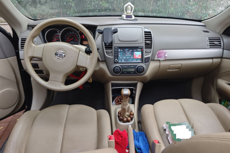 日产 轩逸 2012款 经典 1.6XL 手动豪华版中控内饰12