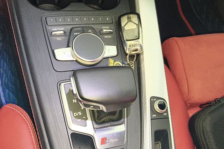 奥迪A4L 2017款 40 TFSI 时尚型局部细节18