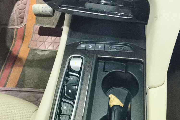 别克 昂科旗 2022款 652T 四驱Avenir艾维亚 6座中控内饰18