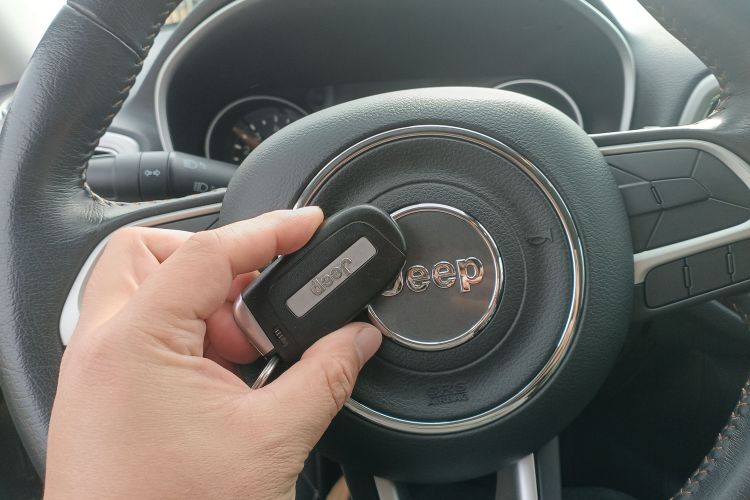 Jeep 指南者 2017款 200T 自动家享版中控内饰11