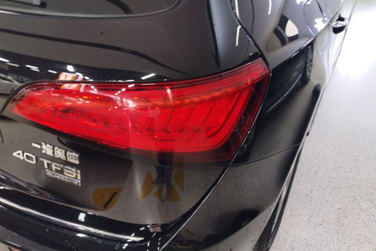 奥迪Q5 2018款 典藏版 40 TFSI 进取型车身外观9
