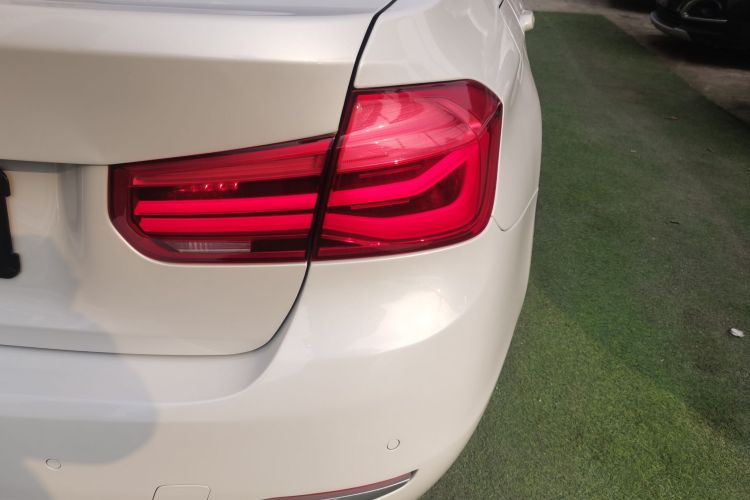 宝马3系 2018款 318Li车身外观9