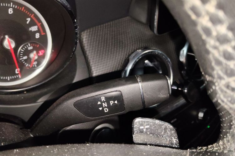 奔驰GLA 2019款 GLA 200 时尚型中控内饰18