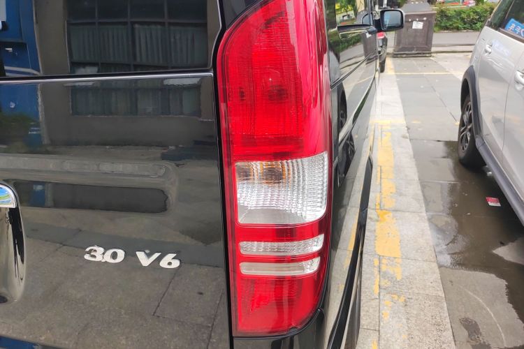 奔驰 唯雅诺 2013款 3.0L 舒适版车身外观6006