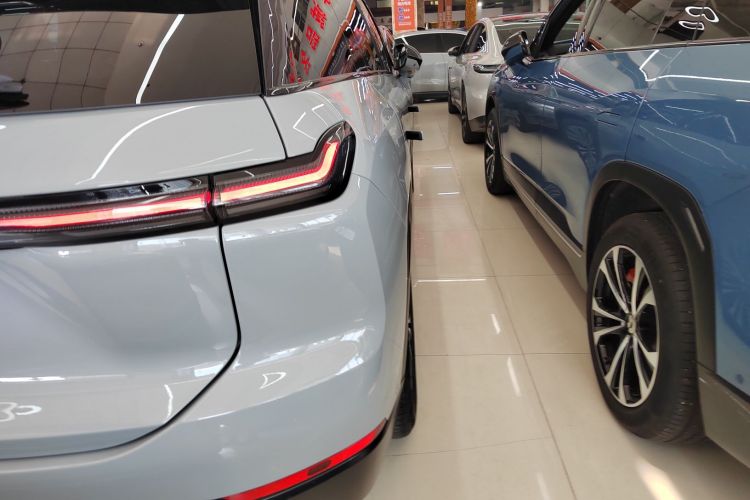 蔚来ES7 2022款 75kWh车身外观9