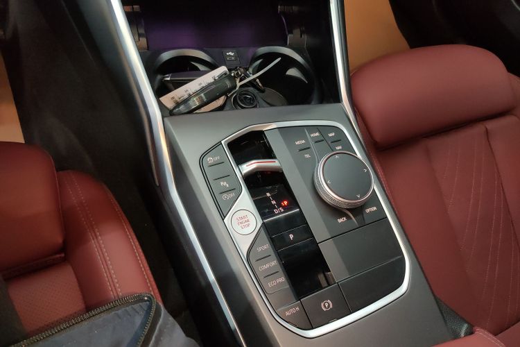 宝马3系 2025款 325i M运动套装中控内饰18