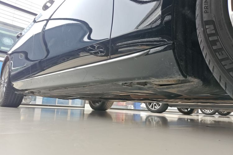 奔驰E级 2020款 改款 E 300 L 殊享版局部细节9001