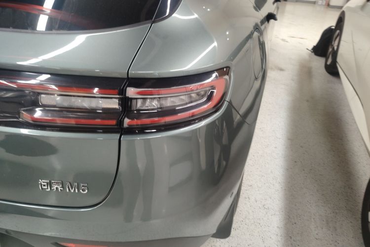 鸿蒙智行 问界M5 2022款 增程四驱至臻版车身外观9