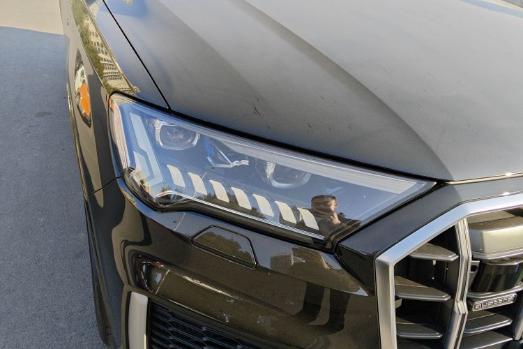 奥迪Q7 2023款 55 TFSI quattro S 尊贵型车身外观8