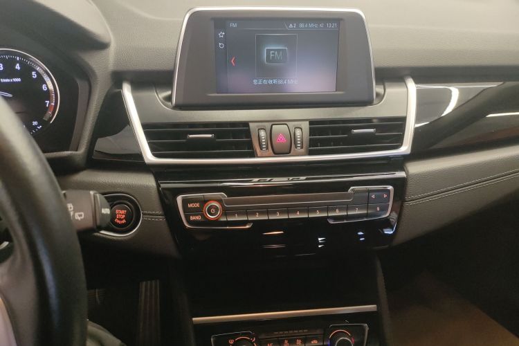 宝马2系多功能旅行车 2018款 220i 尊享型运动套装中控内饰16