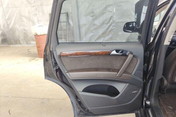 奥迪Q7 2015款 35 TFSI 进取型中控内饰7008