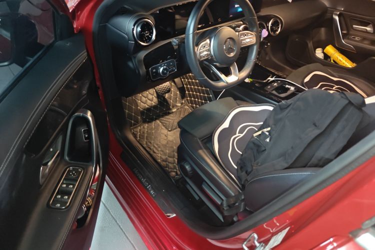 奔驰A级 2020款 A 180 L 运动轿车中控内饰20