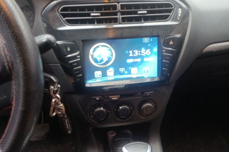 标致301 2016款 1.6L 自动舒适版中控内饰16