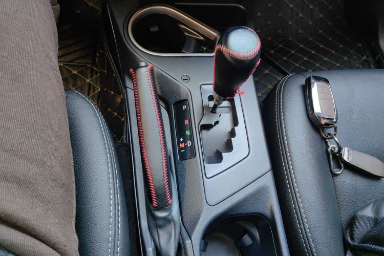 丰田 RAV4荣放 2019款 2.0L CVT两驱先锋版 国V中控内饰18