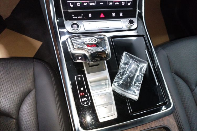 奥迪Q7 2023款 45 TFSI quattro S line运动型中控内饰18