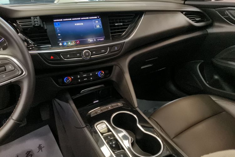 别克 君威 2024款 25T 超享版中控内饰16