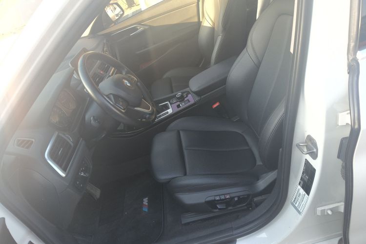 宝马1系 2018款 118i 运动型中控内饰19