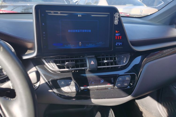 丰田C-HR 2018款 2.0L 旗舰版 国V中控内饰16