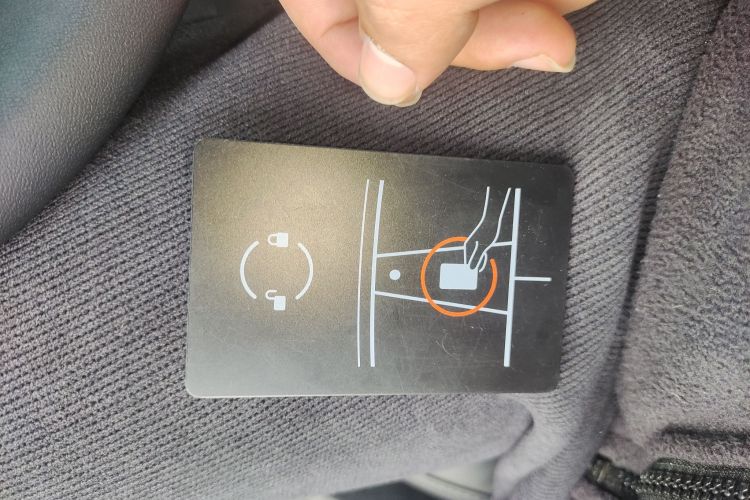 特斯拉 Model 3 2023款 长续航全轮驱动版中控内饰7001