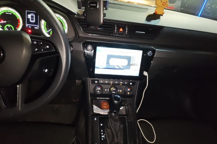 斯柯达 速派 2018款 TSI280 DSG舒适版 国V中控内饰16