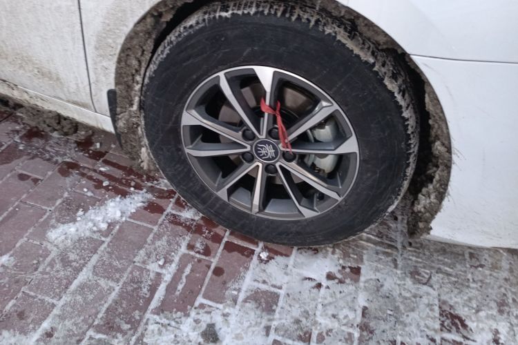 比亚迪 秦PLUS 2023款 冠军版 DM-i 55KM领先型车身外观10