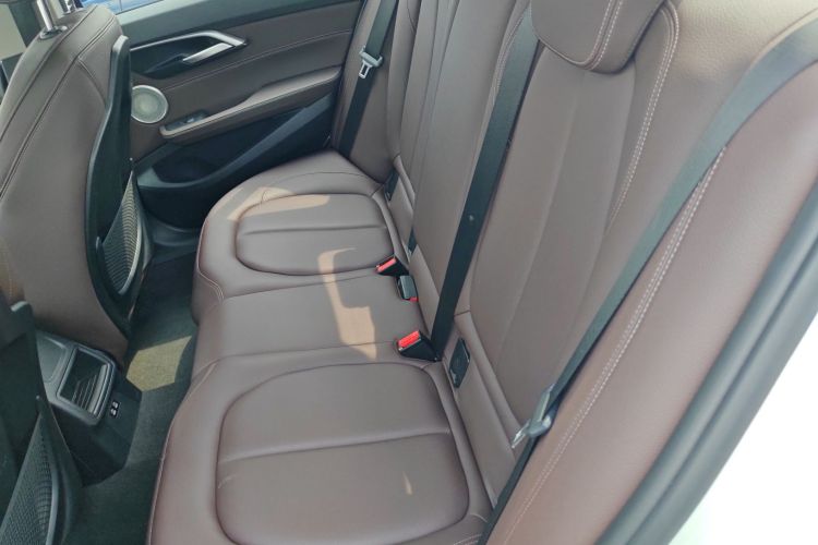 宝马1系 2021款 120i M运动曜夜版中控内饰21