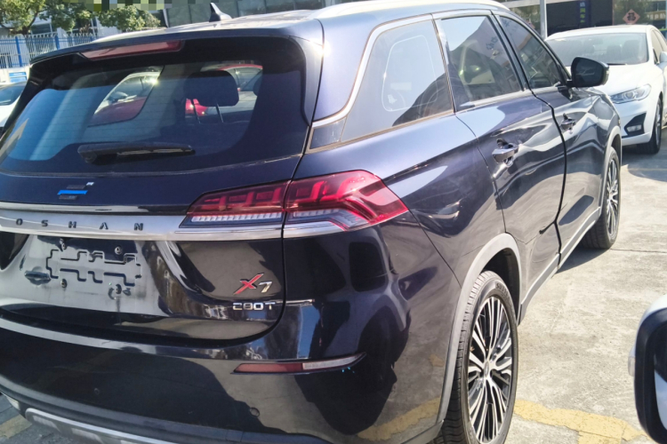 长安欧尚X7 2020款 1.5T 自动尊享型车身外观7