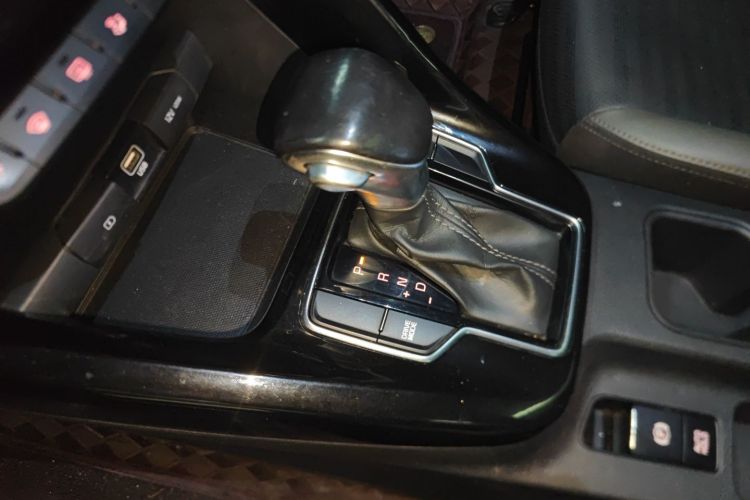 起亚 智跑 2019款 2.0L 自动智享豪华版中控内饰18