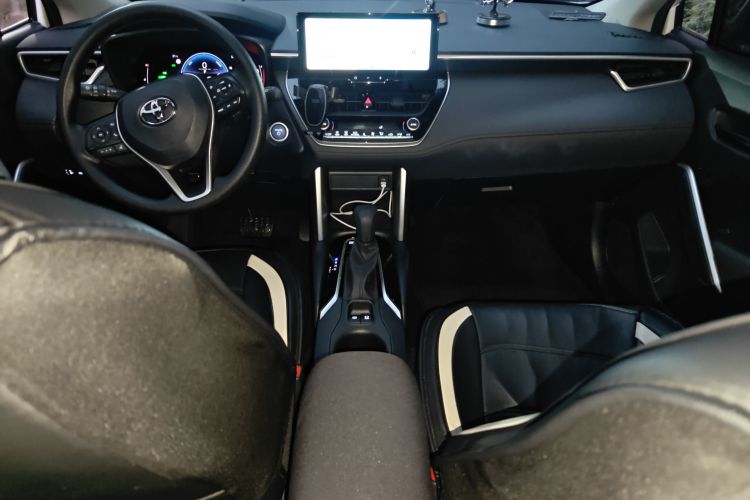 丰田 锋兰达 2023款 2.0L 智能电混双擎 领先版中控内饰12