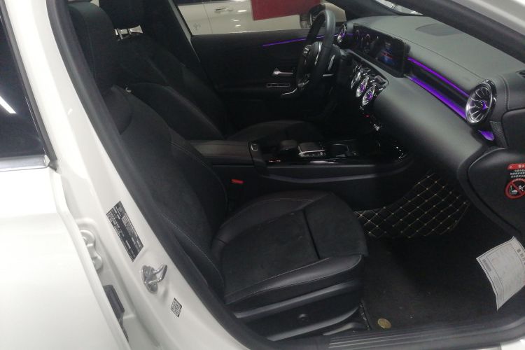 奔驰A级 2021款 A 200 L 运动轿车时尚型局部细节41