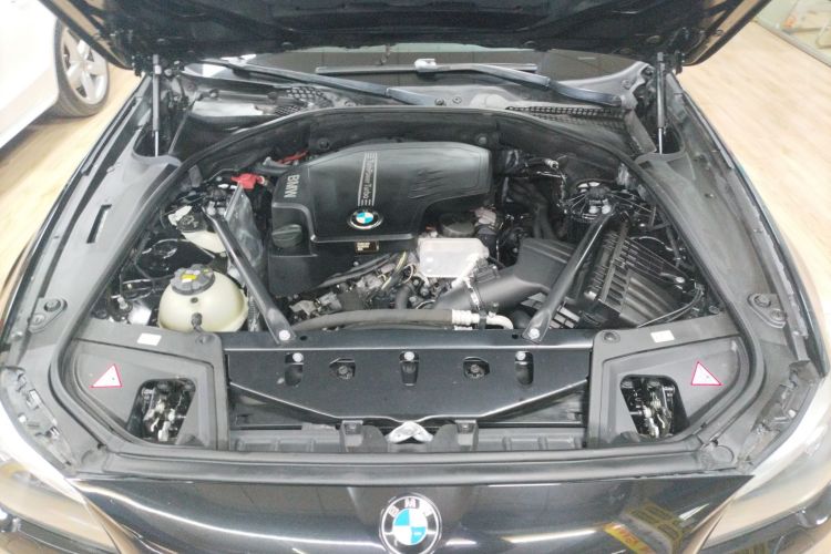 宝马5系 2014款 520Li 典雅型机舱底盘24