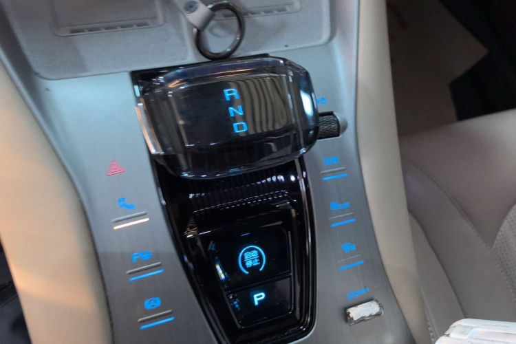 腾势N7 2023款 长续航性能版中控内饰18