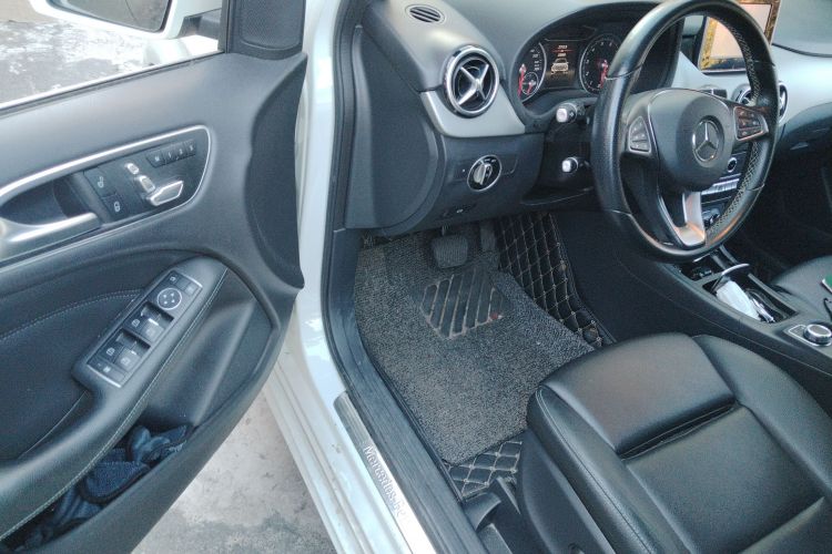 奔驰B级 2015款 B 200 时尚型中控内饰7003